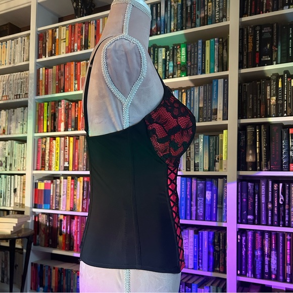 Red and black lingerie corset top - Picture 7 of 9